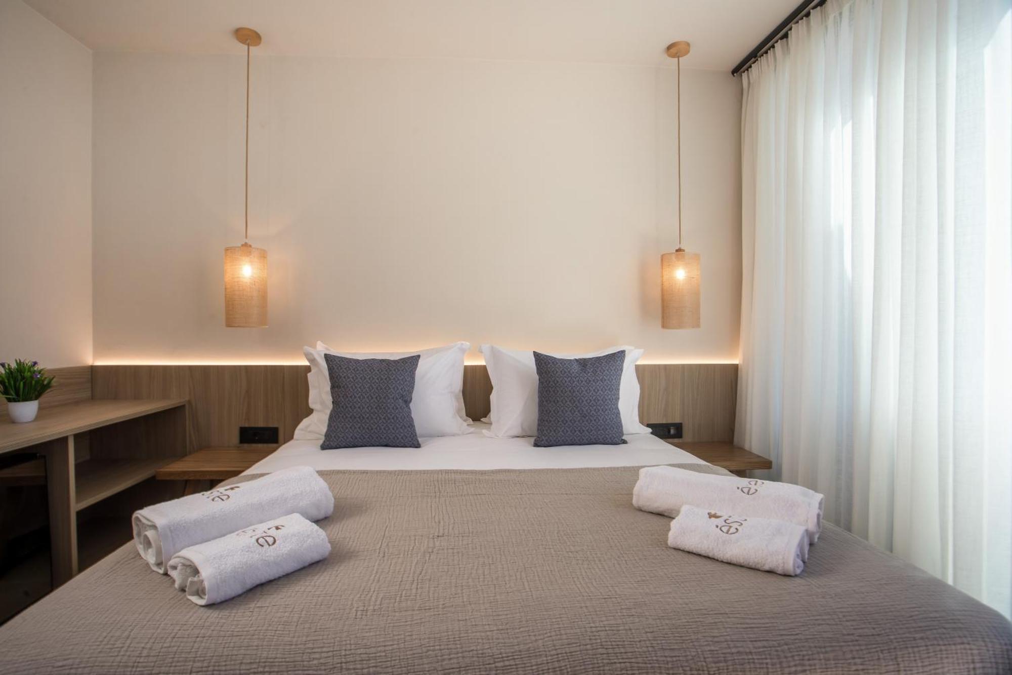 Elegant & Hotel